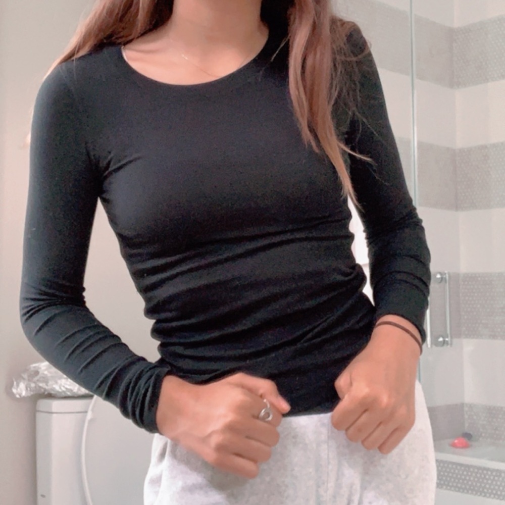 Airtzia tight black long sleeve.